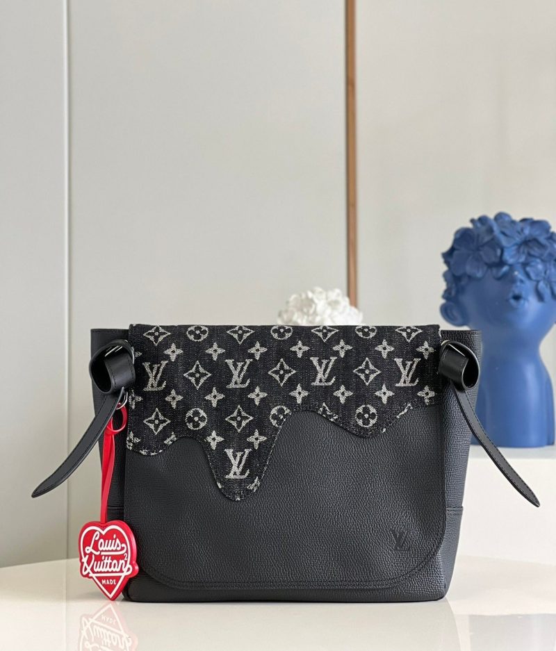 Louis Vuitton BeverlyCanvas Shoulder Bag ()