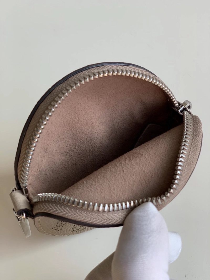 Louis Vuitton Bella Handbag - Image 8
