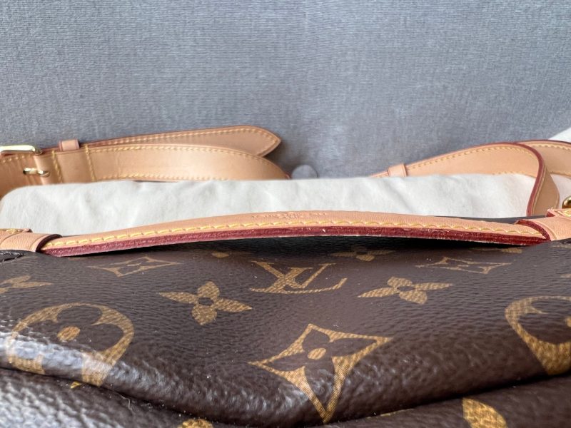 Louis Vuitton Bumbag in Monogram Canvas - Image 10