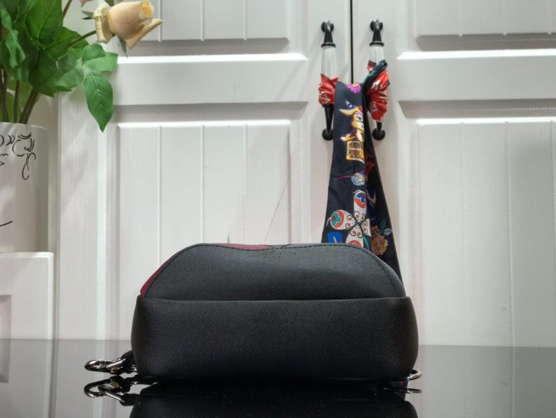 Louis Vuitton Avenue Sling Bag - Image 4