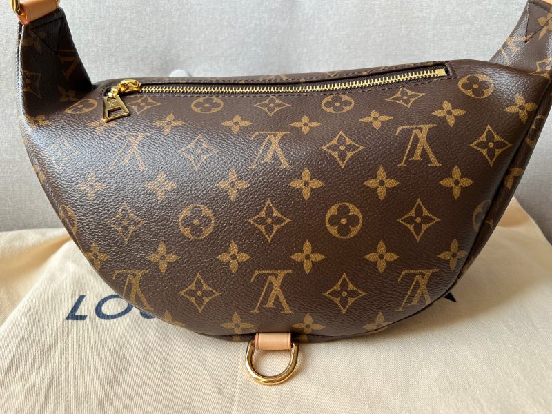 Louis Vuitton Bumbag in Monogram Canvas - Image 12