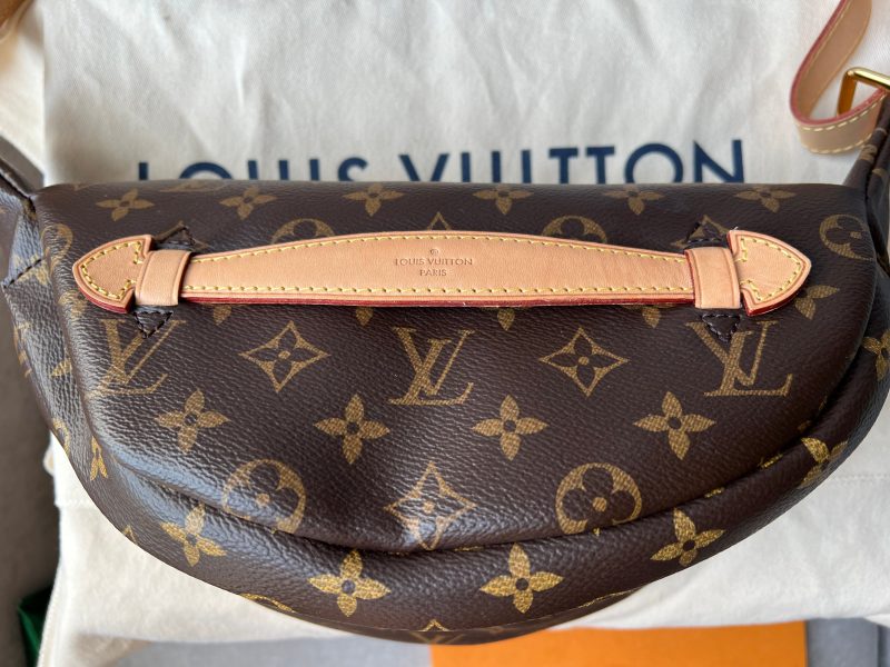 Louis Vuitton Bumbag in Monogram Canvas - Image 8