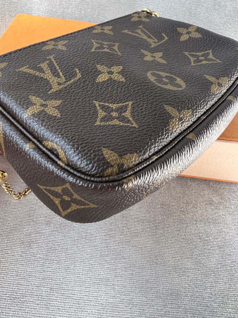 Louis Vuitton Christopher - Image 12