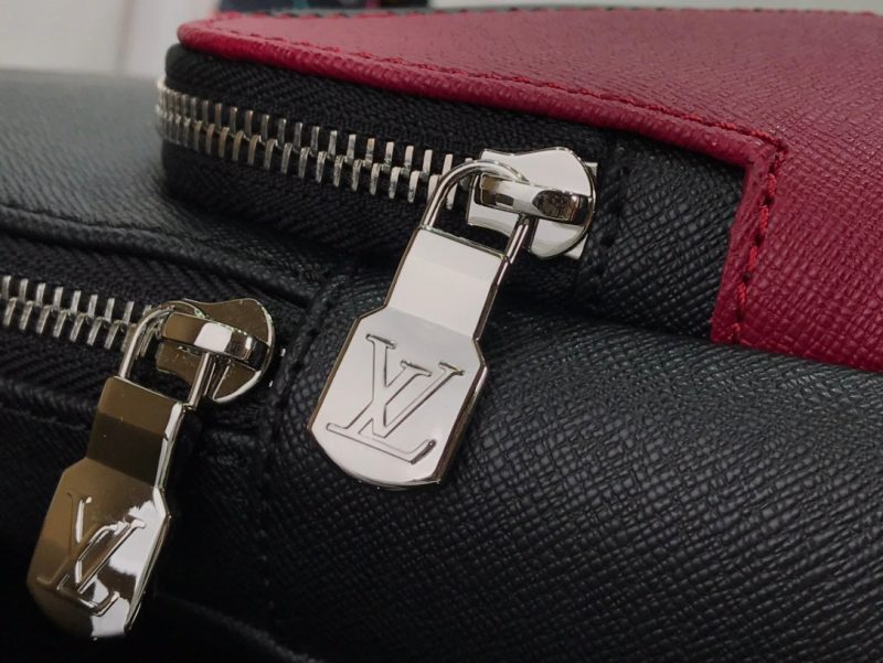 Louis Vuitton Avenue Sling Bag - Image 7