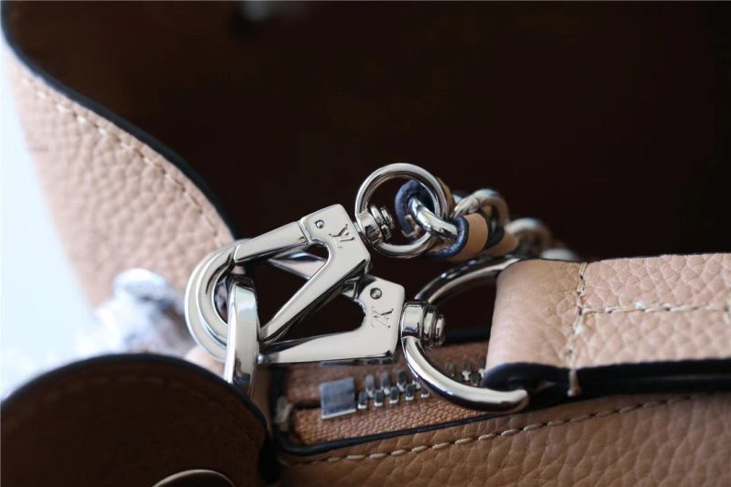 LOUIS VUITTON Bella Tote claim M59203 Monogram Mahina - Image 6