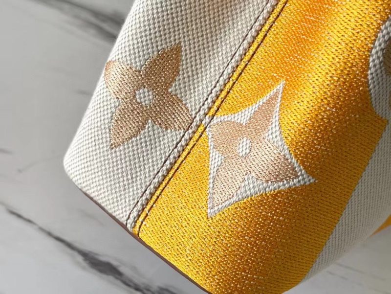 Louis Vuitton Capucines BB Bag - Image 4