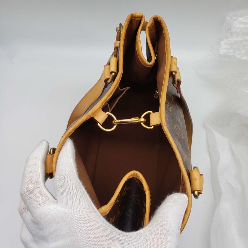 Louis Vuitton Batignolles Vertical Shoulder Bag - Image 11