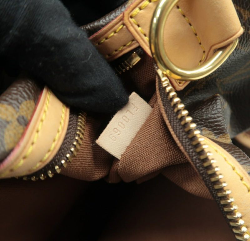 Louis Vuitton Bosphore Messenger Monogram - Image 10