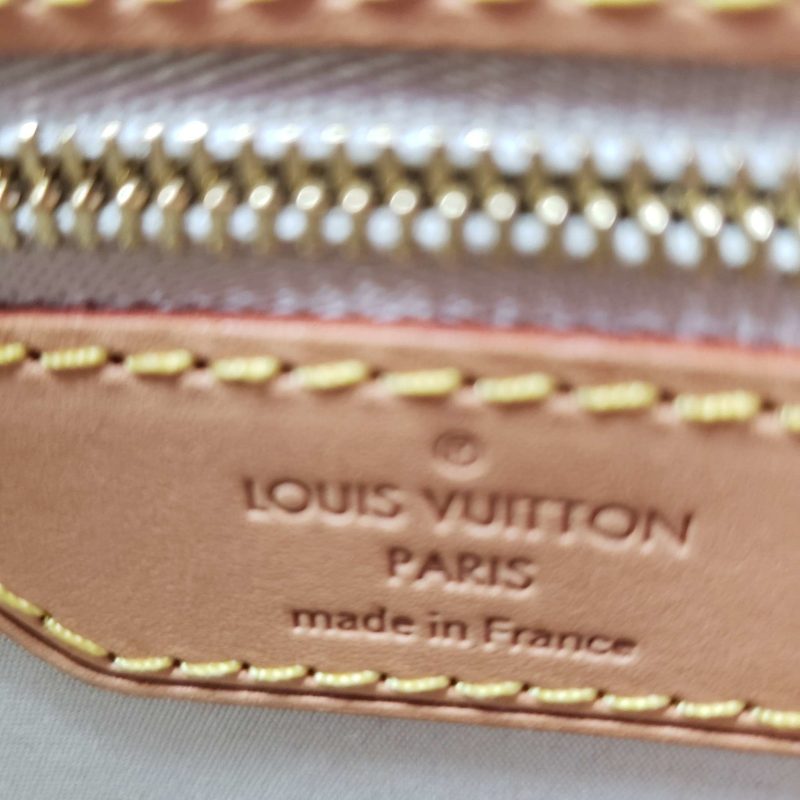 Louis Vuitton Brea MM Vernis Shoulder Bag - Image 16