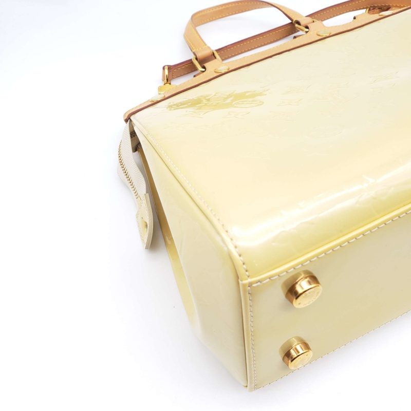 Louis Vuitton Brea MM Vernis Shoulder Bag - Image 9