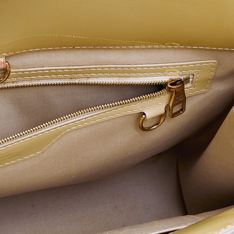 Louis Vuitton Blanc Corail Monogram Vernis Catalina EW Bag - Image 7