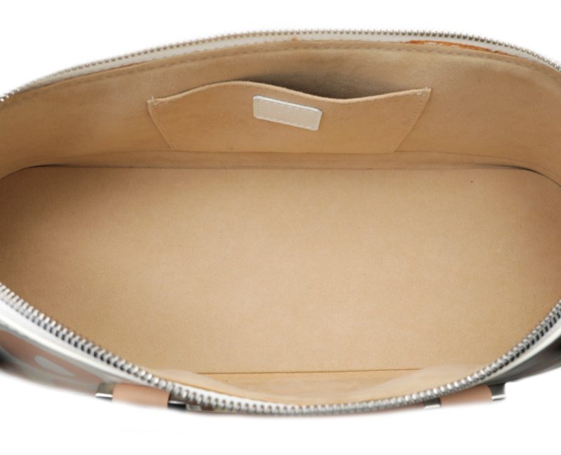 LOUIS VUITTON Beaubourg MM Bag MNG - Image 8