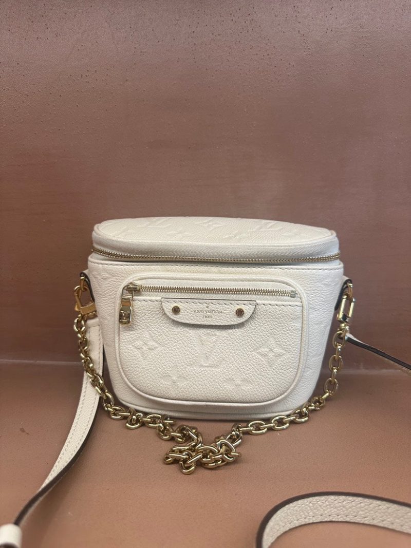 LOUIS VUITTON Bum Bag Monogram Shadow Discovery - Image 4
