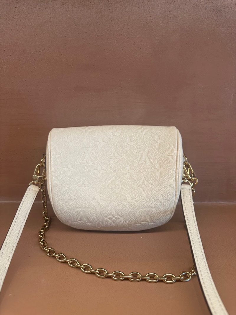 LOUIS VUITTON Bum Bag Monogram Shadow Discovery - Image 2