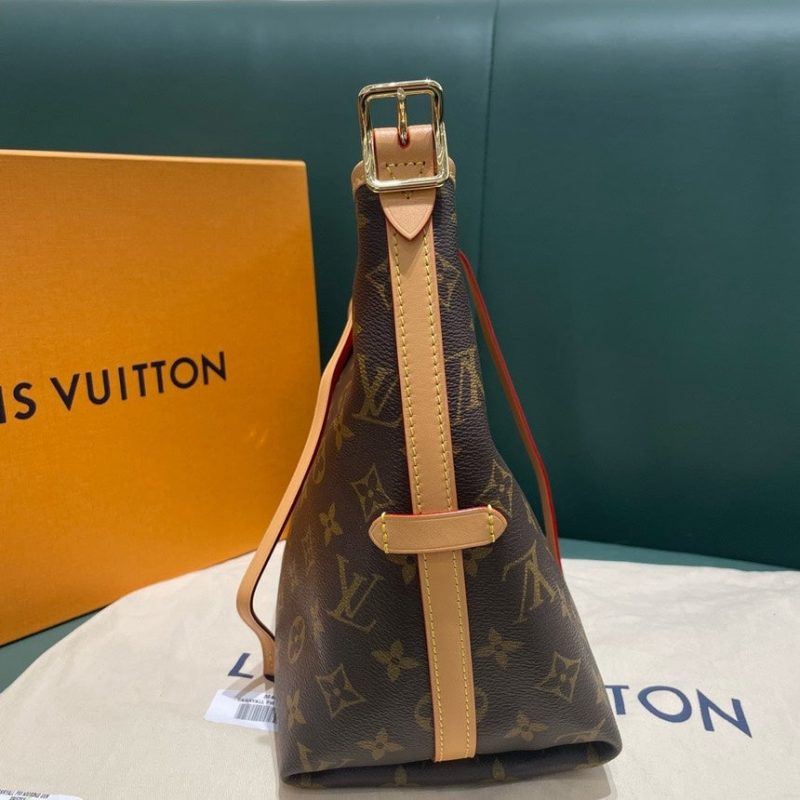 Louis Vuitton Capucines BB Green Velvet Embroidery Handbag with Dust Bag - Image 4