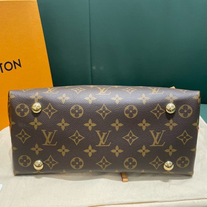Louis Vuitton Capucines BB Green Velvet Embroidery Handbag with Dust Bag - Image 2