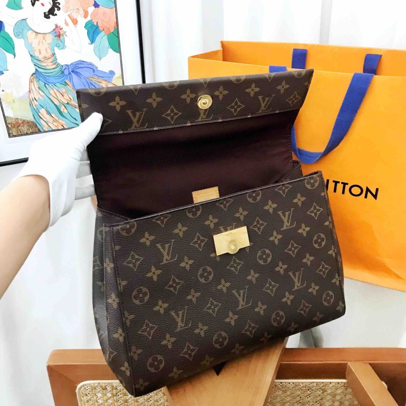 Louis Vuitton Clutch Thames Epi Leather - Image 3