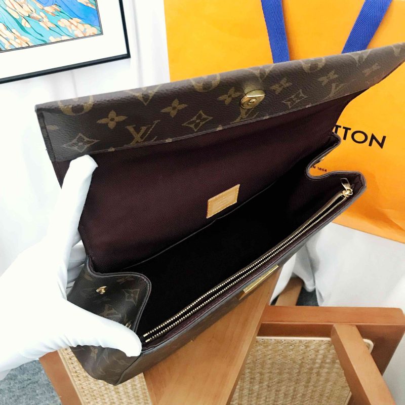 Louis Vuitton Clutch Thames Epi Leather - Image 4