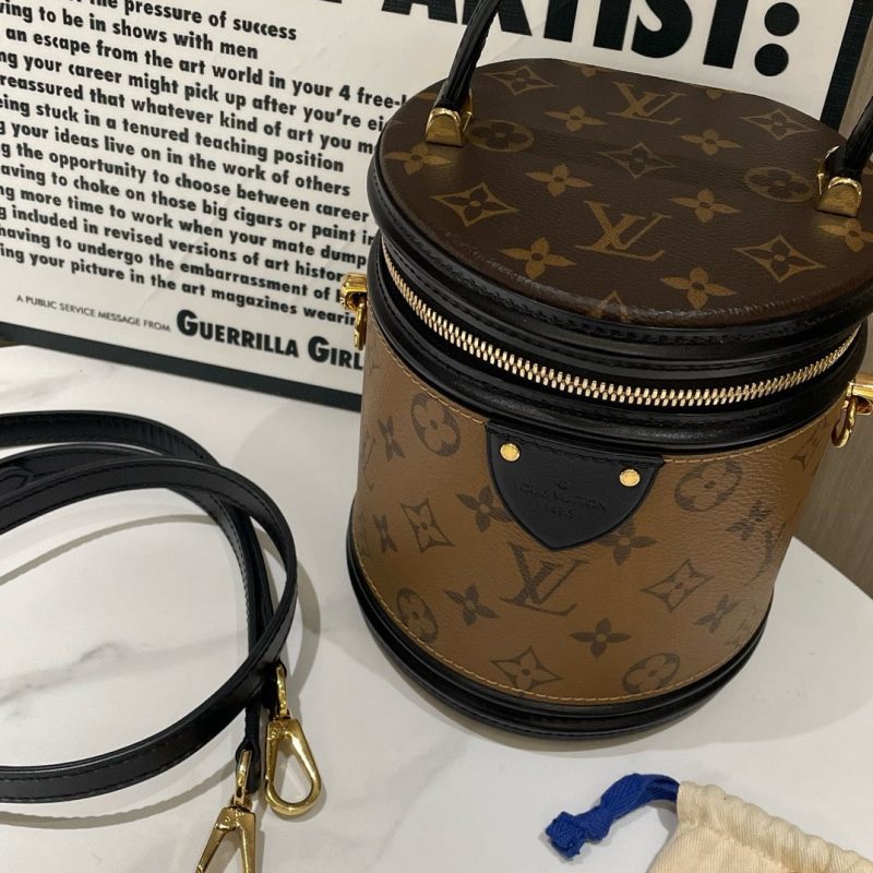 Louis Vuitton Camera Bag Monogram Titanium - Image 5